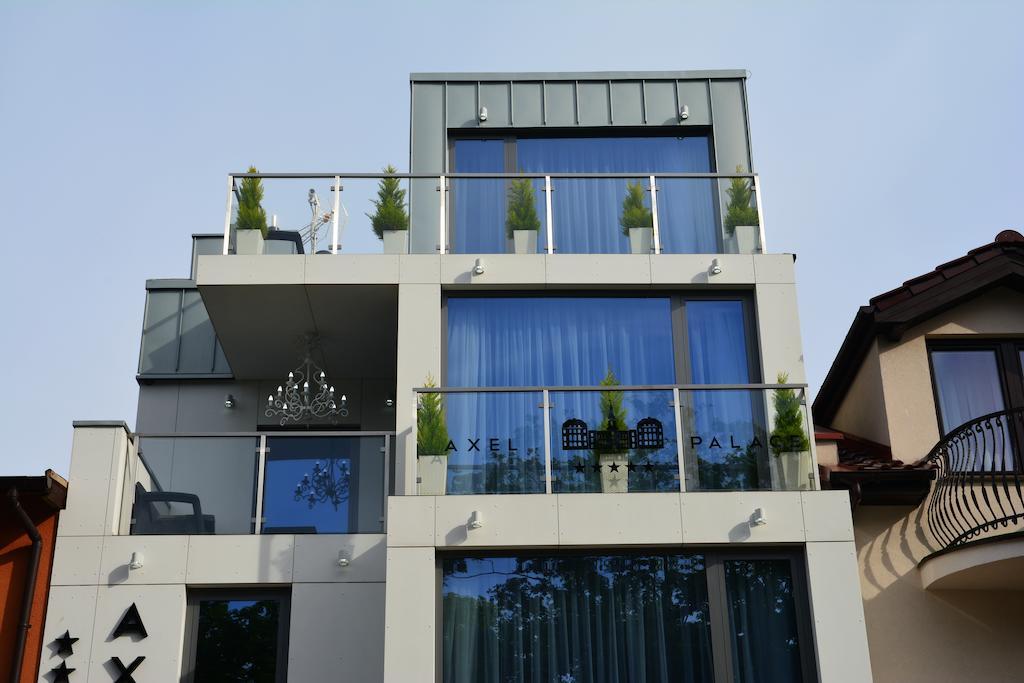 Alex Palace Dziwnow Luaran gambar
